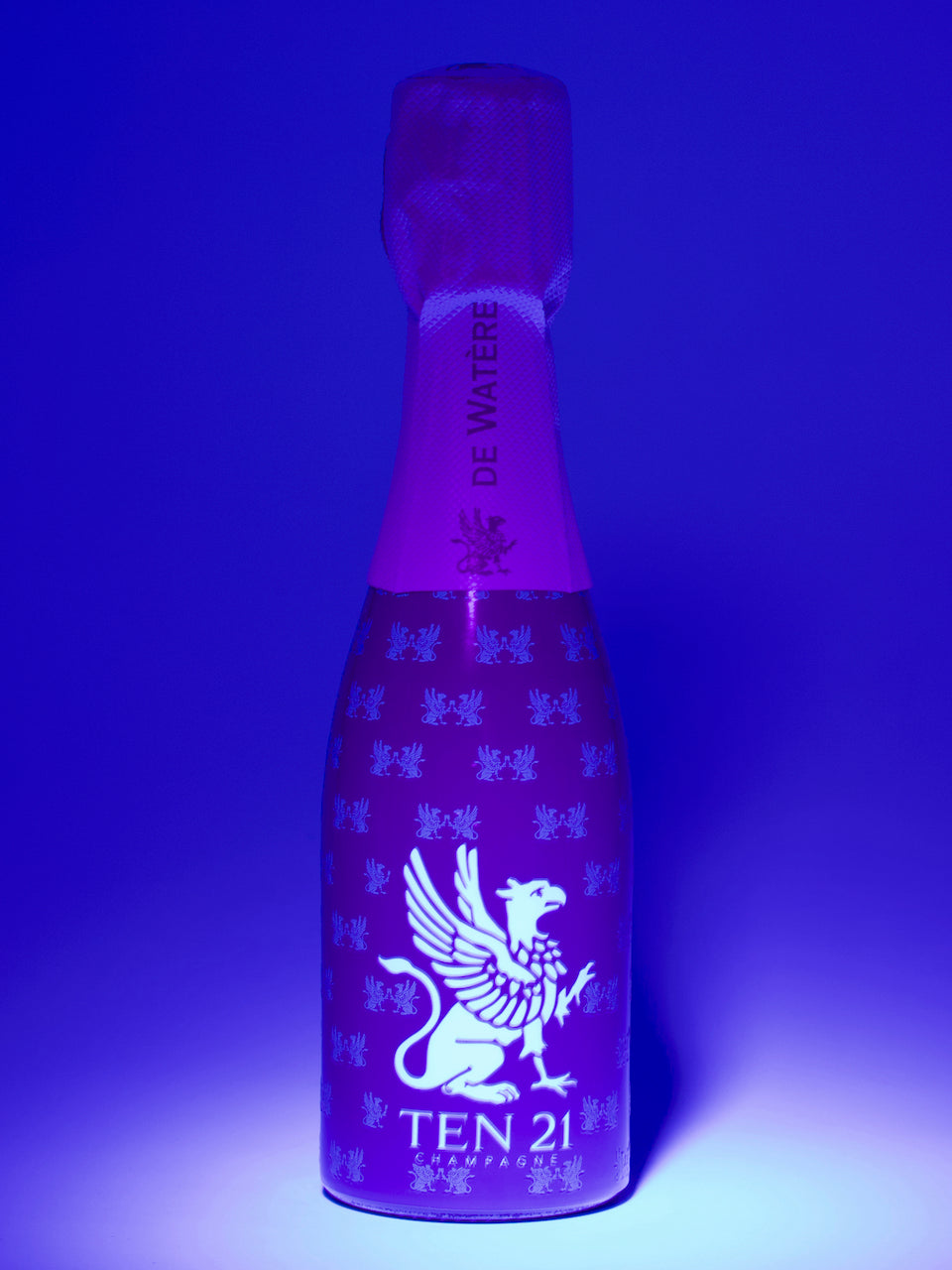 De Watère Champagne TEN21 anniversary Premier Cru UV light